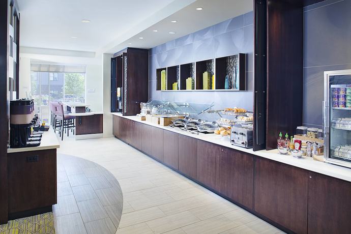 Imagen del bar/restaurante del Hotel Springhill Suites by Marriott Carle Place Garden City. Foto 4