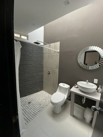 Imagen general del Hotel Springhills Quito Airport. Foto 2