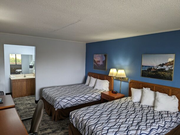 Imagen de la habitación del Hotel Sprucewood Inn. Foto 17