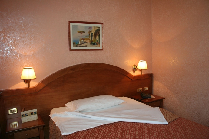 Imagen de la habitación del Hotel Squarciarelli. Foto 2