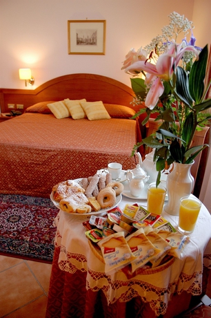 Imagen de la habitación del Hotel Squarciarelli. Foto 8