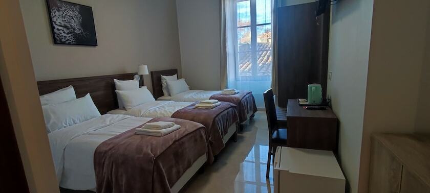 Imagen general del Hotel Square H&ocirc;tel, Nimes. Foto 4