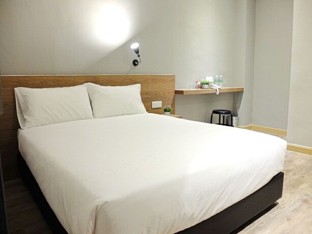 Imagen de la habitación del Hotel Square Inn. Foto 13