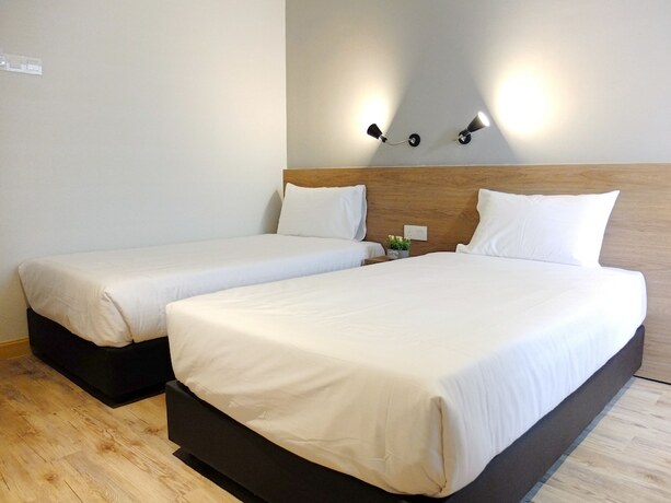 Imagen de la habitación del Hotel Square Inn. Foto 14
