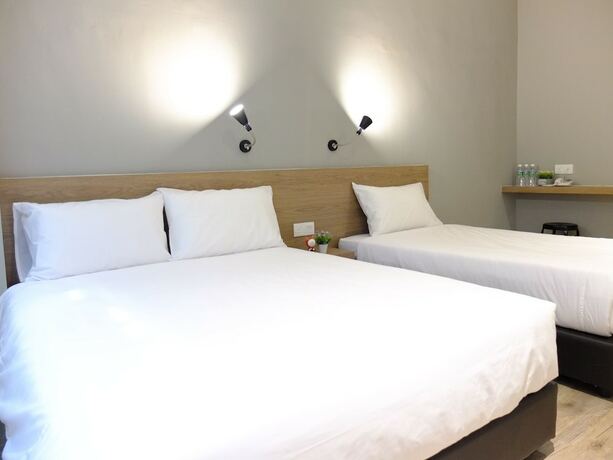 Imagen de la habitación del Hotel Square Inn. Foto 16