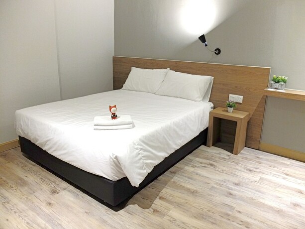 Imagen de la habitación del Hotel Square Inn. Foto 20