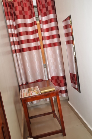 Imagen de la habitación del Hotel Square Suites. Foto 11