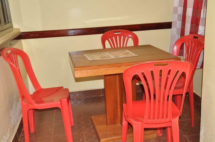 Imagen del bar/restaurante del Hotel Square Suites. Foto 3