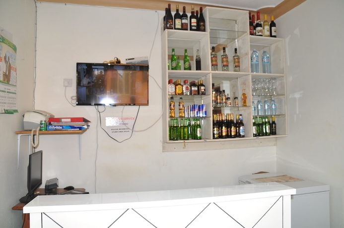 Imagen del bar/restaurante del Hotel Square Suites. Foto 4