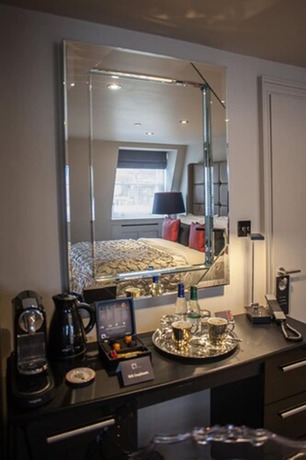 Imagen de la habitación del Hotel Square Townhouse. Foto 3