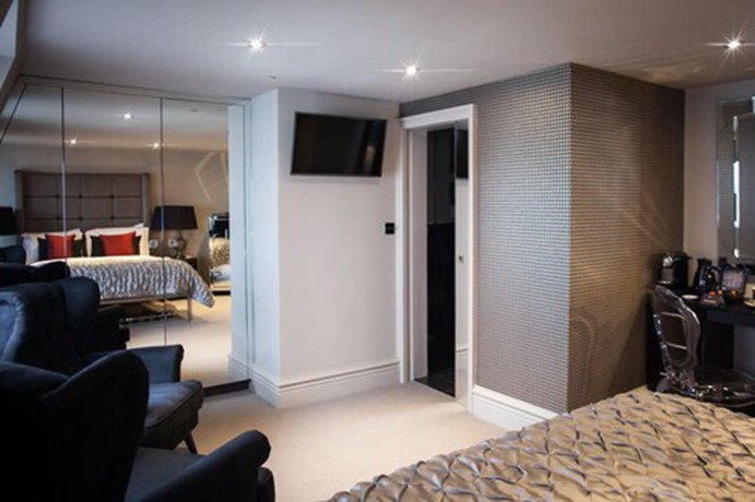 Imagen de la habitación del Hotel Square Townhouse. Foto 15