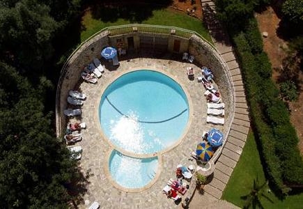 Imagen de la piscina del Hotel Squash. Foto 6