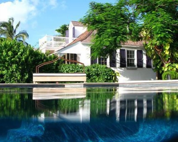 Imagen de la piscina del Hotel Squires Estate. Foto 16