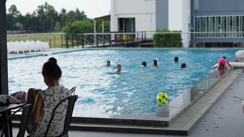 Imagen de la piscina del Hotel Sr Residence. Foto 16