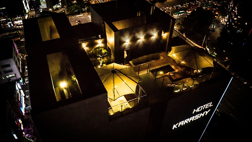 Imagen de los exteriores del Hotel Sr Sadang. Foto 10