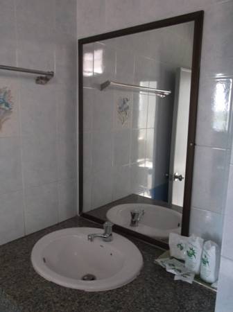 Imagen de la habitación del Hotel Sr, Surat Thani. Foto 11