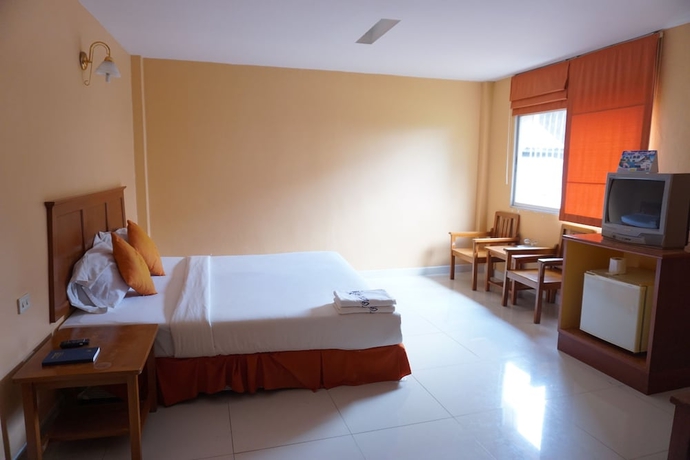Imagen de la habitación del Hotel Sri Chumphon. Foto 2
