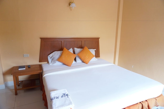 Imagen de la habitación del Hotel Sri Chumphon. Foto 3