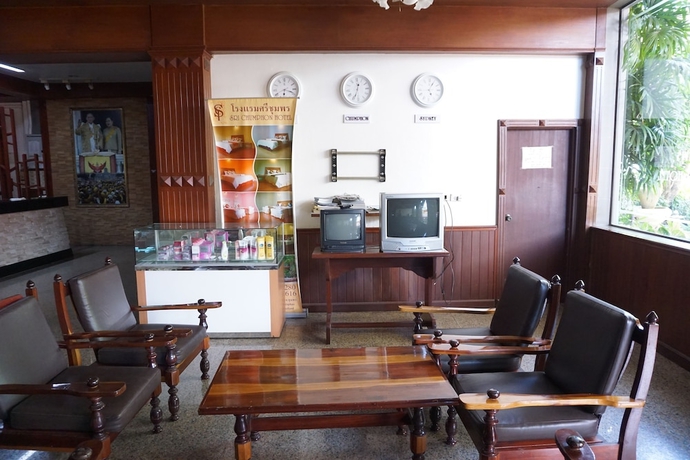 Imagen de los interiores del Hotel Sri Chumphon. Foto 16