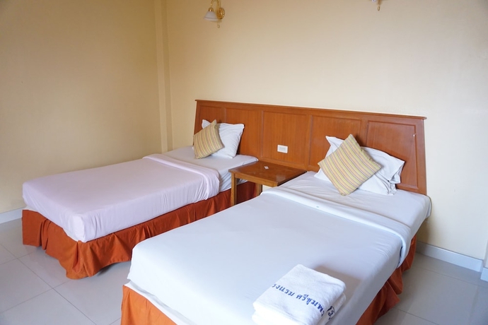 Imagen de la habitación del Hotel Sri Chumphon. Foto 10