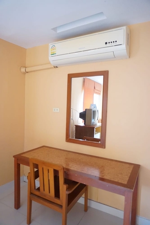 Imagen de la habitación del Hotel Sri Chumphon. Foto 12