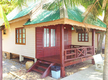 Imagen de la habitación del Hotel Sri Phairin Resort. Foto 3