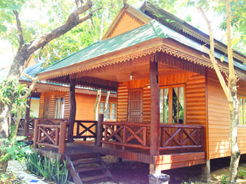 Imagen de la piscina del Hotel Sri Phairin Resort. Foto 15