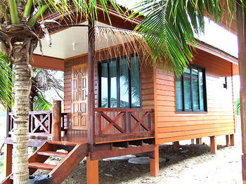 Imagen del bar/restaurante del Hotel Sri Phairin Resort. Foto 2