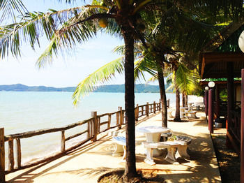 Imagen de la habitación del Hotel Sri Phairin Resort. Foto 9