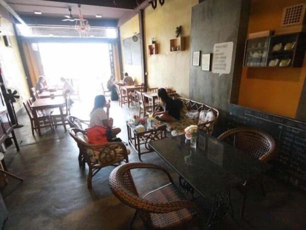 Imagen del bar/restaurante del Hotel Sri Trang. Foto 3