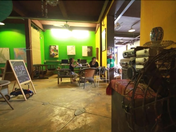 Imagen de los interiores del Hotel Sri Trang. Foto 19