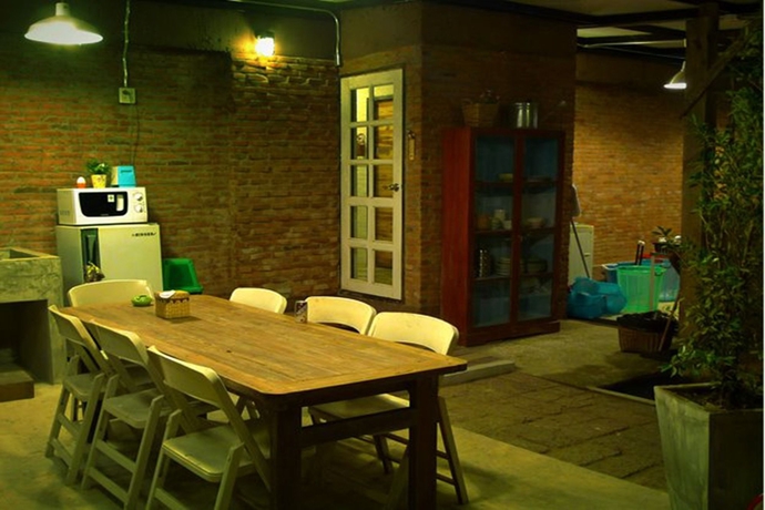 Imagen del bar/restaurante del Hotel Srinual Lodge. Foto 2
