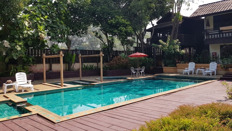 Imagen de la piscina del Hotel Sri-ping Resort. Foto 19