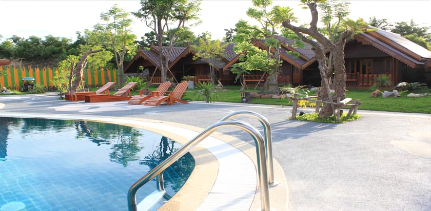 Imagen de la piscina del Hotel Srisawat Resort. Foto 14