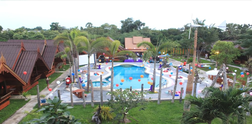 Imagen de la piscina del Hotel Srisawat Resort. Foto 17