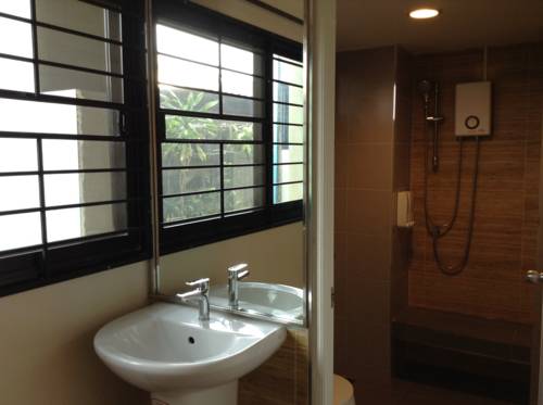 Imagen de la habitación del Hotel Srisomthai. Foto 7