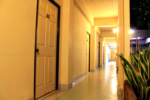 Imagen de la habitación del Hotel Srisomthai. Foto 12