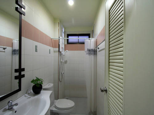 Imagen de la habitación del Hotel Srisomthai. Foto 15