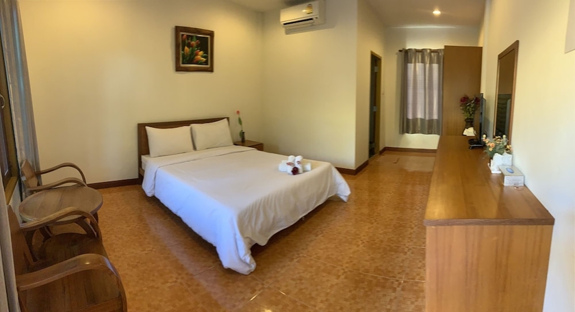 Imagen de la habitación del Hotel Srisupawadee Resort. Foto 17