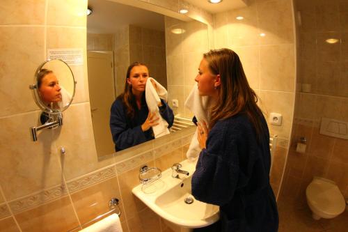 Imagen de la habitación del Hotel Srn&iacute;. Foto 5