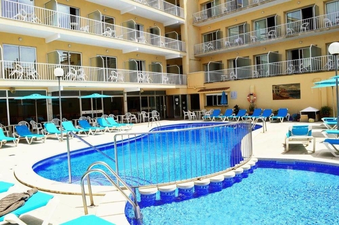 Imagen de la piscina del Hotel S’agoita. Foto 16