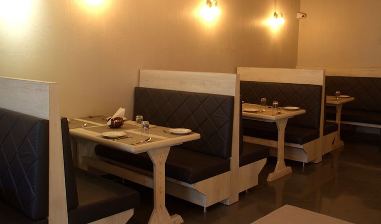 Imagen del bar/restaurante del Hotel Srujans 22 Suites. Foto 2