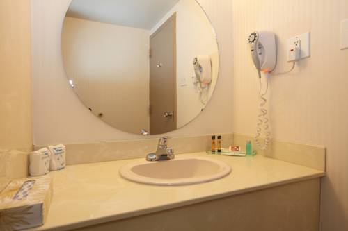 Imagen de la habitación del Hotel St. Albert Inn & Suites. Foto 13