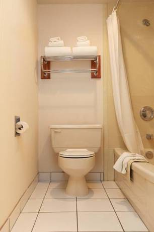 Imagen de la habitación del Hotel St. Albert Inn & Suites. Foto 14