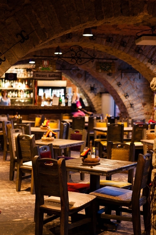 Imagen del bar/restaurante del Hotel St. Barbara. Foto 6