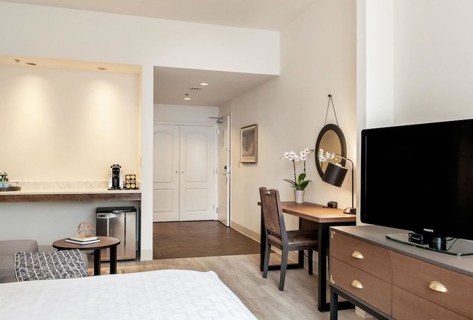 Imagen de la habitación del Hotel St Charles Coach House, Ascend Collection. Foto 14