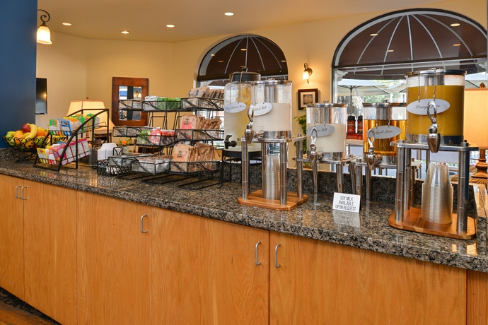 Imagen del bar/restaurante del Hotel St. Charles Inn. Foto 2