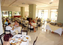Imagen del bar/restaurante del Hotel St Constantine. Foto 2