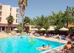 Imagen de la piscina del Hotel St Constantine. Foto 8