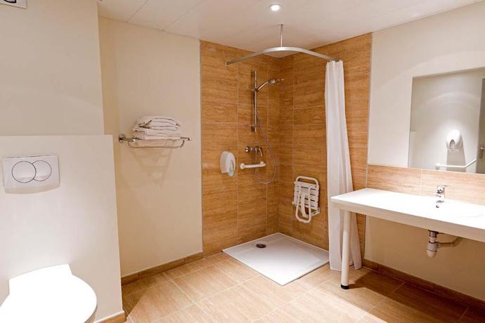 Imagen de la habitación del Hotel St Etienne. Foto 2